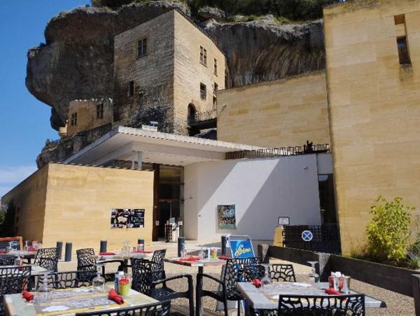 Fonds de commerce - Les eyzies Fonds de commerce Bar Brasserie Restaurant idéalement situé dans village très touristique