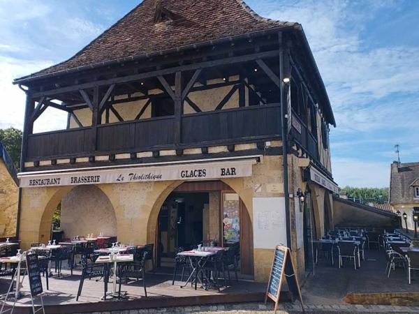 Fonds de commerce - Les eyzies Fonds de commerce Bar Brasserie Restaurant idéalement situé dans village très touristique
