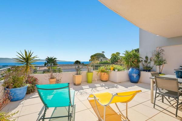Appartement La Ciotat 4 pièce(s) 75.73 m2 vue mer avec garage et place de parking