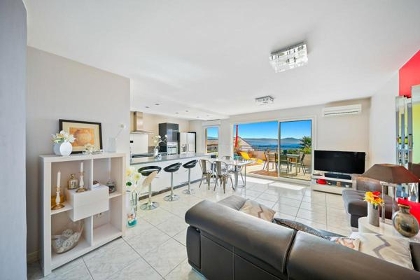 Appartement La Ciotat 4 pièce(s) 75.73 m2 vue mer avec garage et place de parking