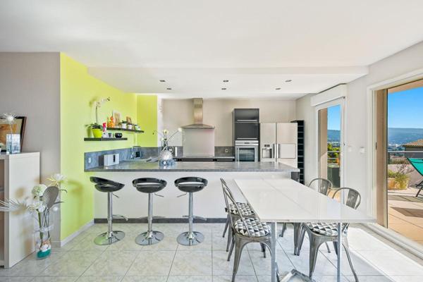 Appartement La Ciotat 4 pièce(s) 75.73 m2 vue mer avec garage et place de parking