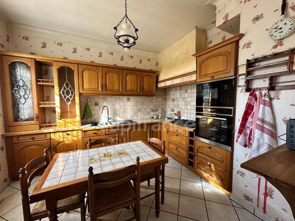 Maison à vendre 8 pièces AUXERRE (89) de 129 m2 4 Chambres sous-sol Garage Terrain