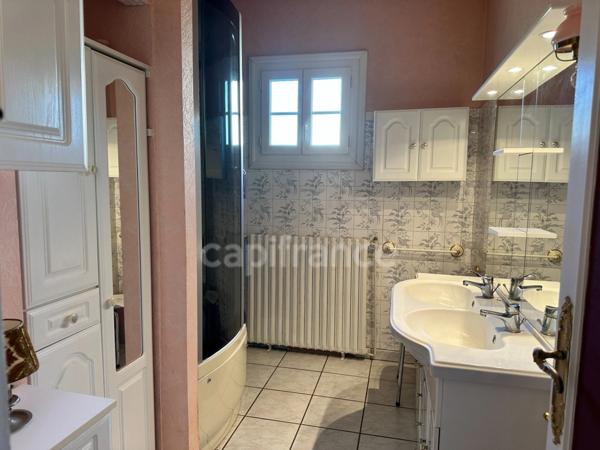 Maison à vendre 8 pièces AUXERRE (89) de 129 m2 4 Chambres sous-sol Garage Terrain