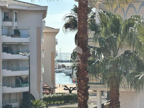 PORT FREJUS Appartement 2 pièces 43m2 avec garage