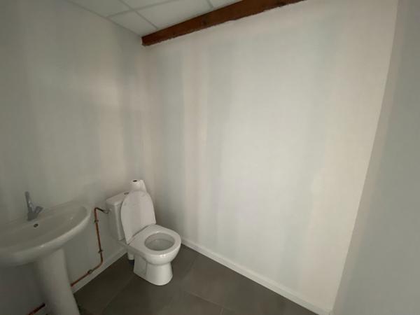 33100 BORDEAUX - Local commercial/ professionnel de 76m2 à louer