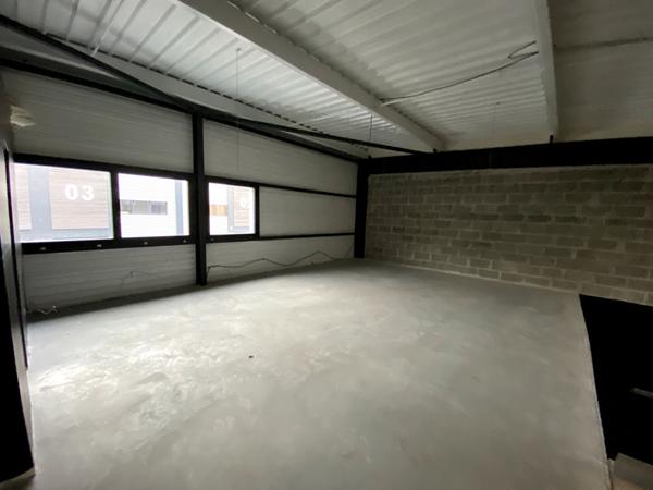 A LOUER : local d'activité neuf 242 m2 NANTES OUEST ORVAULT