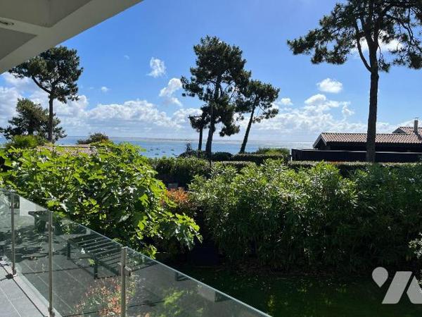 A vendre à LEGE CAP FERET, quartier de L'HERBE, sur une parcelle de 1101m², une maison de 300m²...