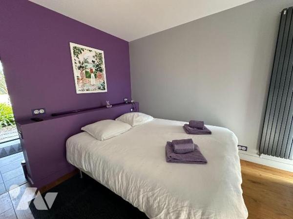 A vendre à LEGE CAP FERET, quartier de L'HERBE, sur une parcelle de 1101m², une maison de 300m²...