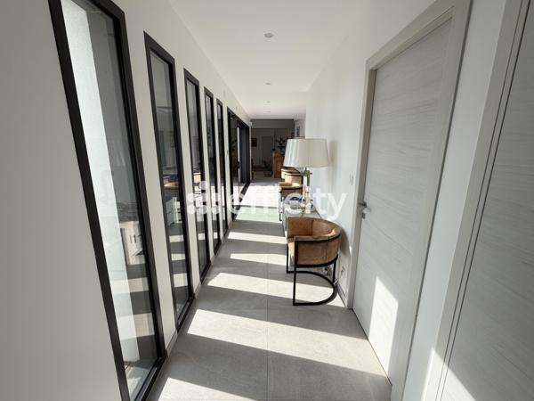 Maison
         6 pièces
        - 202 m² Bien prestige