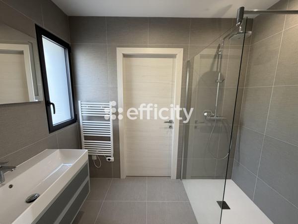 Maison
         6 pièces
        - 202 m² Bien prestige
