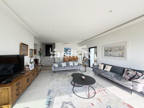 Maison
         6 pièces
        - 202 m² Bien prestige