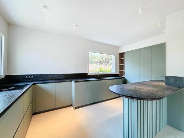 Maison à vendre    7 pièces •  Anglet