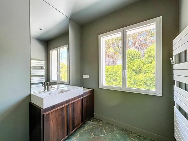 Maison à vendre    7 pièces •  Anglet