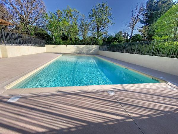 APPARTEMENT 2 PIÈCES AVEC PISCINE, CALME ABSOLU