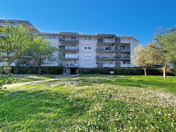 APPARTEMENT 2 PIÈCES AVEC PISCINE, CALME ABSOLU