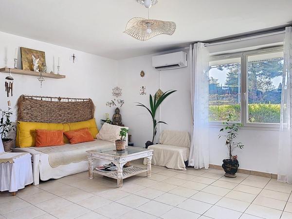 APPARTEMENT 2 PIÈCES AVEC PISCINE, CALME ABSOLU