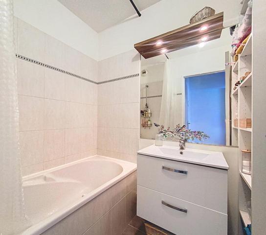 APPARTEMENT 2 PIÈCES AVEC PISCINE, CALME ABSOLU