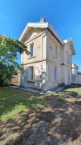 Vente maison de ville Soyaux (16800), 94.00m² avec 4 pièce(s) dont 3 chambre(s) sur 200.00m² de terrain. Agence Allard Brimeaud