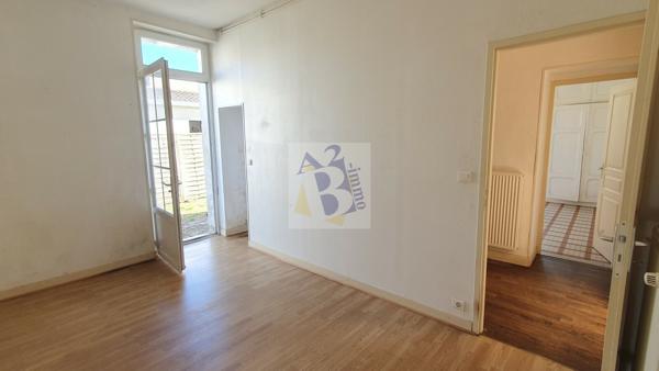 Vente maison de ville Soyaux (16800), 94.00m² avec 4 pièce(s) dont 3 chambre(s) sur 200.00m² de terrain. Agence Allard Brimeaud