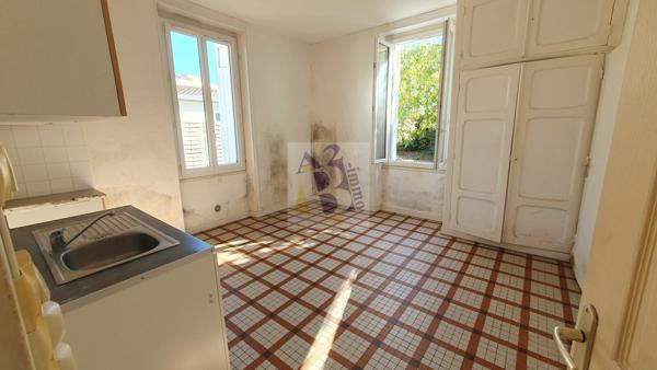 Vente maison de ville Soyaux (16800), 94.00m² avec 4 pièce(s) dont 3 chambre(s) sur 200.00m² de terrain. Agence Allard Brimeaud