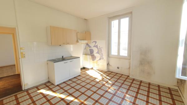 Vente maison de ville Soyaux (16800), 94.00m² avec 4 pièce(s) dont 3 chambre(s) sur 200.00m² de terrain. Agence Allard Brimeaud