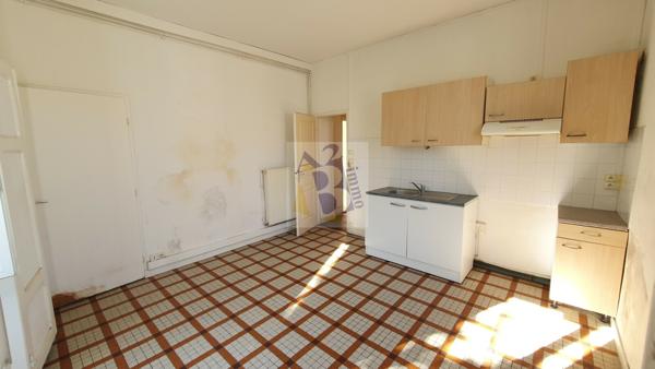 Vente maison de ville Soyaux (16800), 94.00m² avec 4 pièce(s) dont 3 chambre(s) sur 200.00m² de terrain. Agence Allard Brimeaud