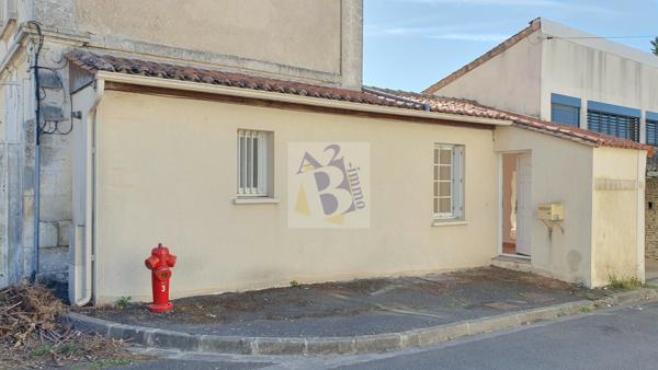 Vente maison de ville Soyaux (16800), 94.00m² avec 4 pièce(s) dont 3 chambre(s) sur 200.00m² de terrain. Agence Allard Brimeaud