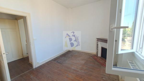 Vente maison de ville Soyaux (16800), 94.00m² avec 4 pièce(s) dont 3 chambre(s) sur 200.00m² de terrain. Agence Allard Brimeaud