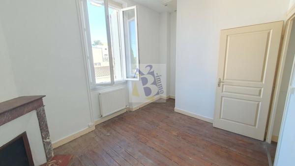Vente maison de ville Soyaux (16800), 94.00m² avec 4 pièce(s) dont 3 chambre(s) sur 200.00m² de terrain. Agence Allard Brimeaud