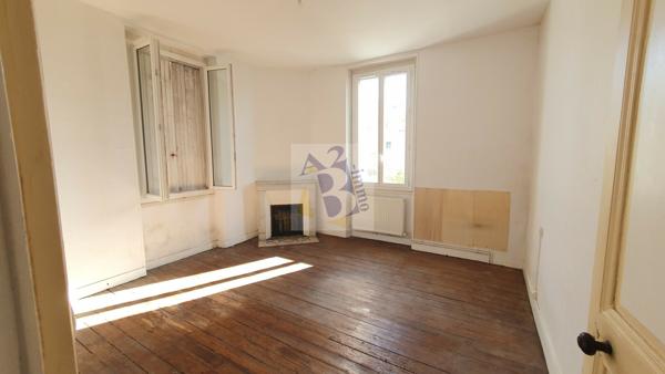 Vente maison de ville Soyaux (16800), 94.00m² avec 4 pièce(s) dont 3 chambre(s) sur 200.00m² de terrain. Agence Allard Brimeaud