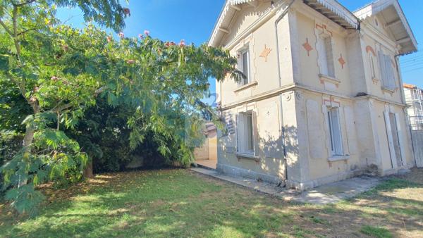 Vente maison de ville Soyaux (16800), 94.00m² avec 4 pièce(s) dont 3 chambre(s) sur 200.00m² de terrain. Agence Allard Brimeaud