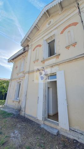 Vente maison de ville Soyaux (16800), 94.00m² avec 4 pièce(s) dont 3 chambre(s) sur 200.00m² de terrain. Agence Allard Brimeaud