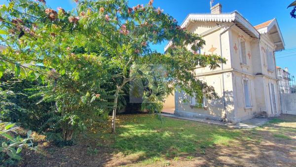 Vente maison de ville Soyaux (16800), 94.00m² avec 4 pièce(s) dont 3 chambre(s) sur 200.00m² de terrain. Agence Allard Brimeaud