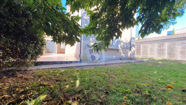 Vente maison de ville Soyaux (16800), 94.00m² avec 4 pièce(s) dont 3 chambre(s) sur 200.00m² de terrain. Agence Allard Brimeaud