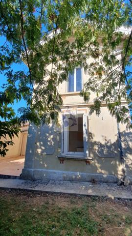 Vente maison de ville Soyaux (16800), 94.00m² avec 4 pièce(s) dont 3 chambre(s) sur 200.00m² de terrain. Agence Allard Brimeaud