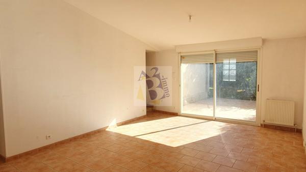Vente maison de ville Soyaux (16800), 94.00m² avec 4 pièce(s) dont 3 chambre(s) sur 200.00m² de terrain. Agence Allard Brimeaud