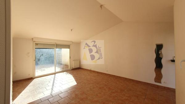 Vente maison de ville Soyaux (16800), 94.00m² avec 4 pièce(s) dont 3 chambre(s) sur 200.00m² de terrain. Agence Allard Brimeaud