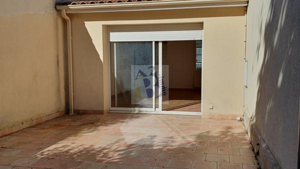 Vente maison de ville Soyaux (16800), 94.00m² avec 4 pièce(s) dont 3 chambre(s) sur 200.00m² de terrain. Agence Allard Brimeaud