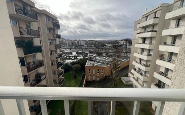 Appartement à vendre    4 pièces • 77,69 m2 Le Bourget