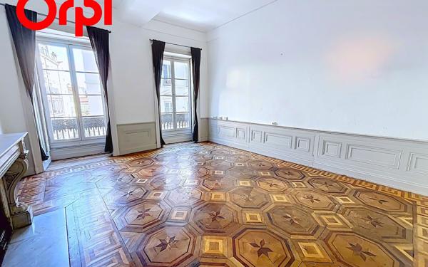 Appartement à vendre    3 pièces • 94,06 m2 Lyon 1