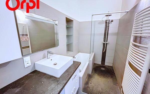Appartement à vendre    3 pièces • 94,06 m2 Lyon 1
