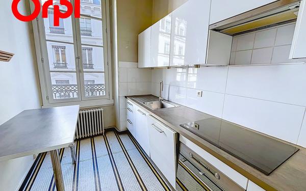 Appartement à vendre    3 pièces • 94,06 m2 Lyon 1