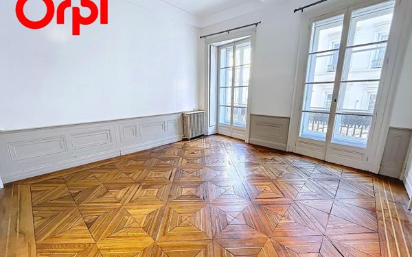 Appartement à vendre    3 pièces • 94,06 m2 Lyon 1