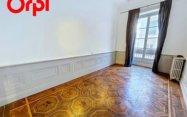 Appartement à vendre    3 pièces • 94,06 m2 Lyon 1