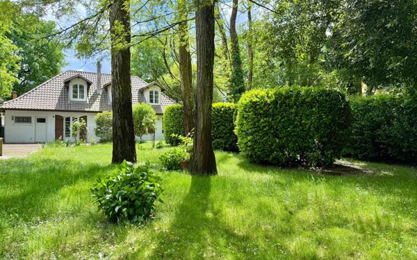 Maison à vendre    9 pièces •  Pessac