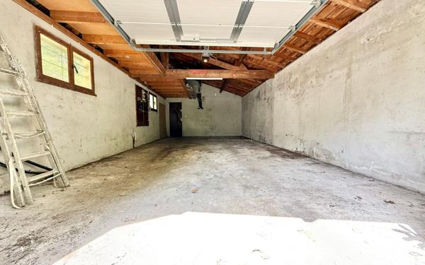 Maison à vendre    9 pièces •  Pessac