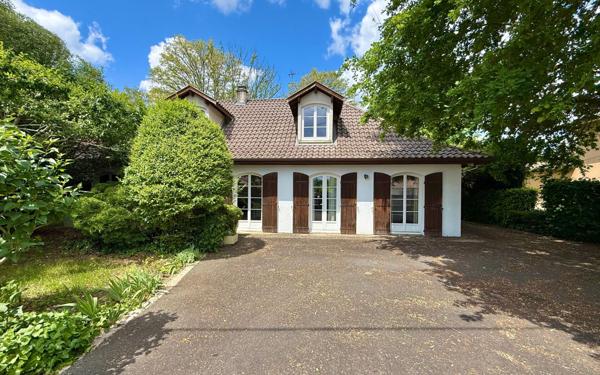 Maison à vendre    9 pièces •  Pessac