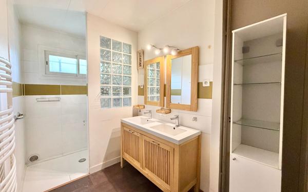 Maison à vendre    9 pièces •  Pessac