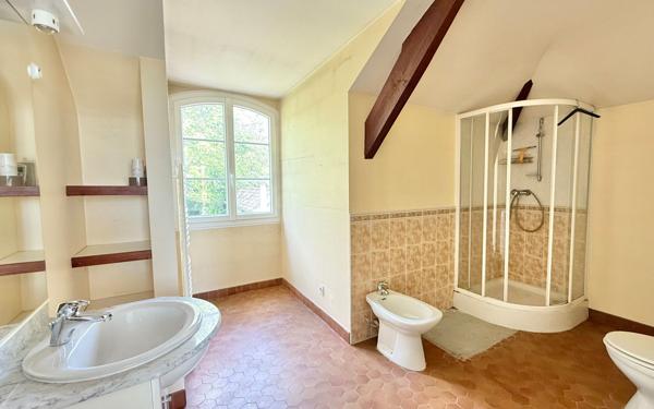 Maison à vendre    9 pièces •  Pessac