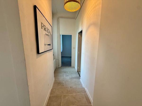 Appartement traversant Sud/Nord rénové de 78 m² avec parquet massif et cheminée en centre-ville de Carcassonne